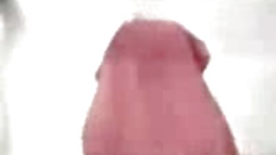 Viņa izliekas, ka ir liela meitene!